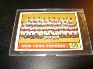 1961 YANKEE TEAM BASEBALL CARD