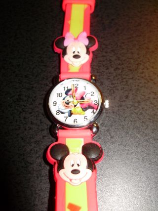 NEW MINNIE MOUSE CHILD'S WATCH