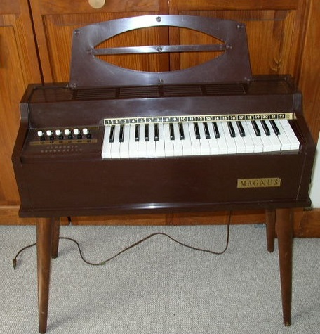Vintage, Magnus Electric Chord Organ