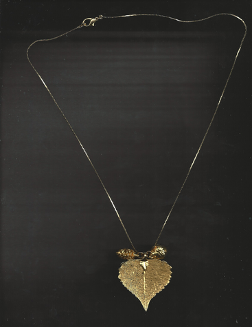 Gold-plated heart-shaped leaf with acorn and pinecone pendant 18 inch clasp necklace