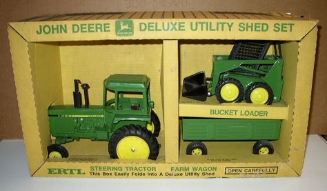 Ertl- John Deere Deluxe Utility Shed Set