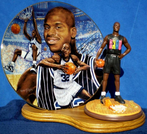 Shaq statue and plate set