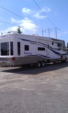 MINT CONDITION: Holiday Rambler 5th Wheel 38ft