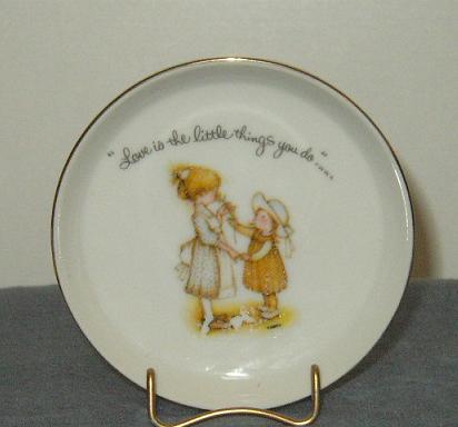 Holly Hobbie Plate "Love's the little things you do"