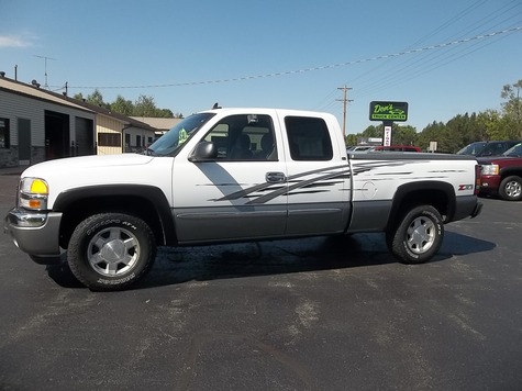 2006 GMC, 1/2 TON, 4X4, X-=CAB