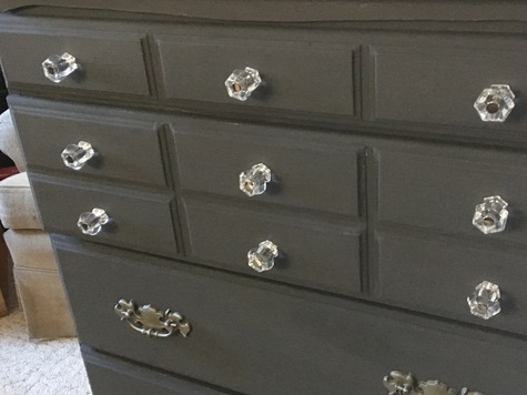 5 drawer charcoal grey, new hardware, clean, ready to use. Solid wood.