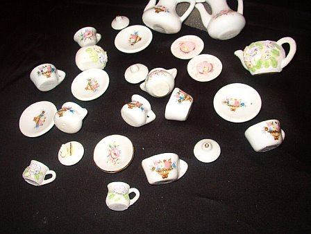 TINY TEA SET PIECES
