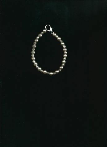 Beautiful Holiday Gift: White Pearl 6-inch silver-clasped bracelet.