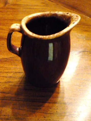 hull Creamer brown drip